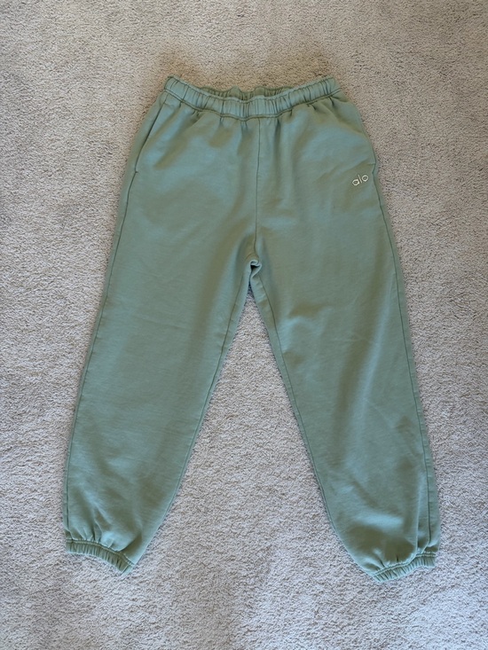 ALO Yoga Pants - ALO Yoga Light Sage Green Sweat Joggers